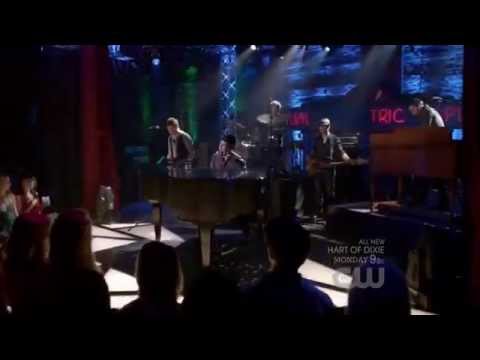 Gavin DeGraw is performing "Soldier"