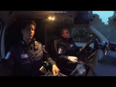 Poliisit Kuopio tytöt vatkaa pyllyä ja Autoja on potkittu