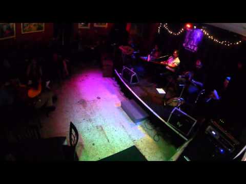 the fez tones play ana fintizarak