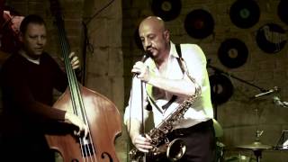 Arsen Nersessyan and Vladimir Chernitzin - 'Ease It ( Paul Chambers )