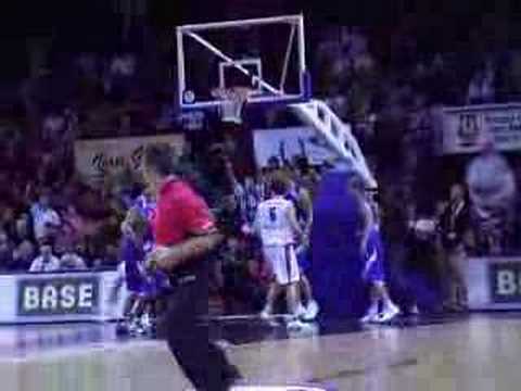 17 13-11-07 Ulebgame BCO-Dynamo Moscow - Semi-alley-oop Chri