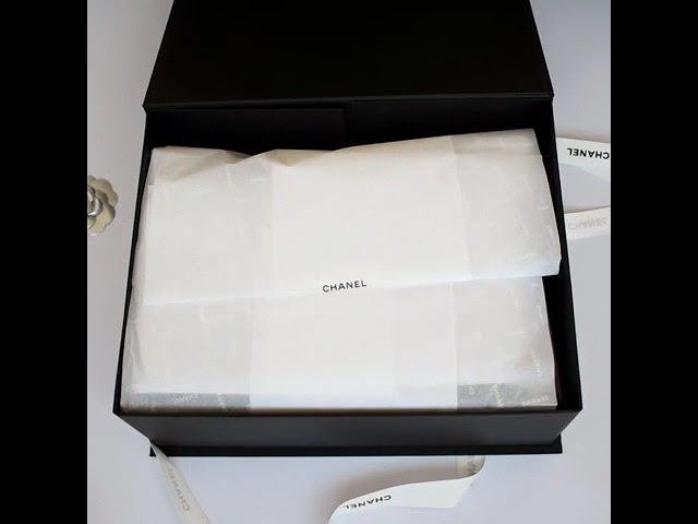 Vídeo relacionado con Xoppia - Organizador de bolsas compatible con Chanel Clutch con cadena. Forro de fieltro para bolso de mano para mujer. (Negro, estilo A: exposición)
