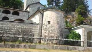 preview picture of video 'Vlog #5 Passeggiata a Cetinje e sosta a Njegusi - Vacanze in Montenegro | Girando per il mondo'