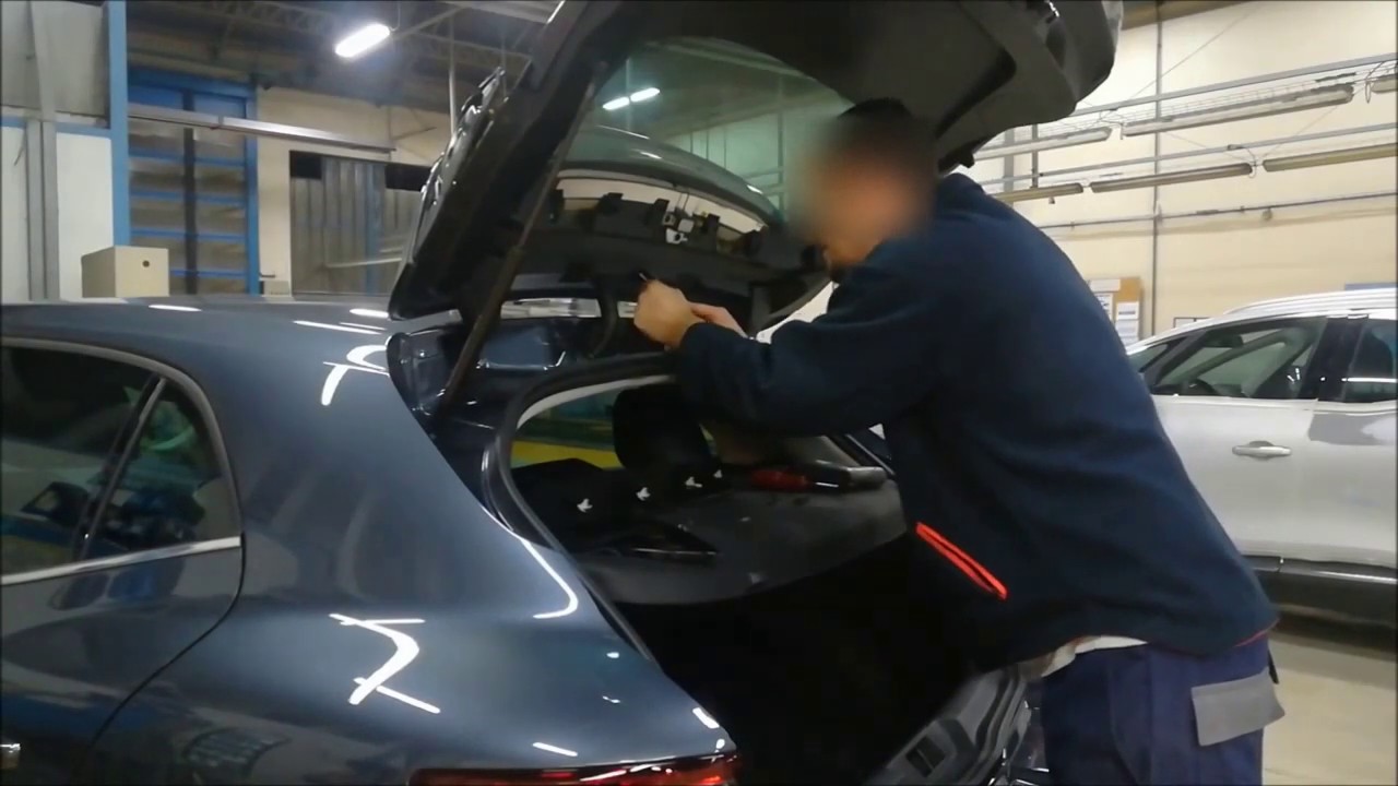 Tuto démontage becquet Renault Megane 4/Disassembly spoiler Renault Megane 4