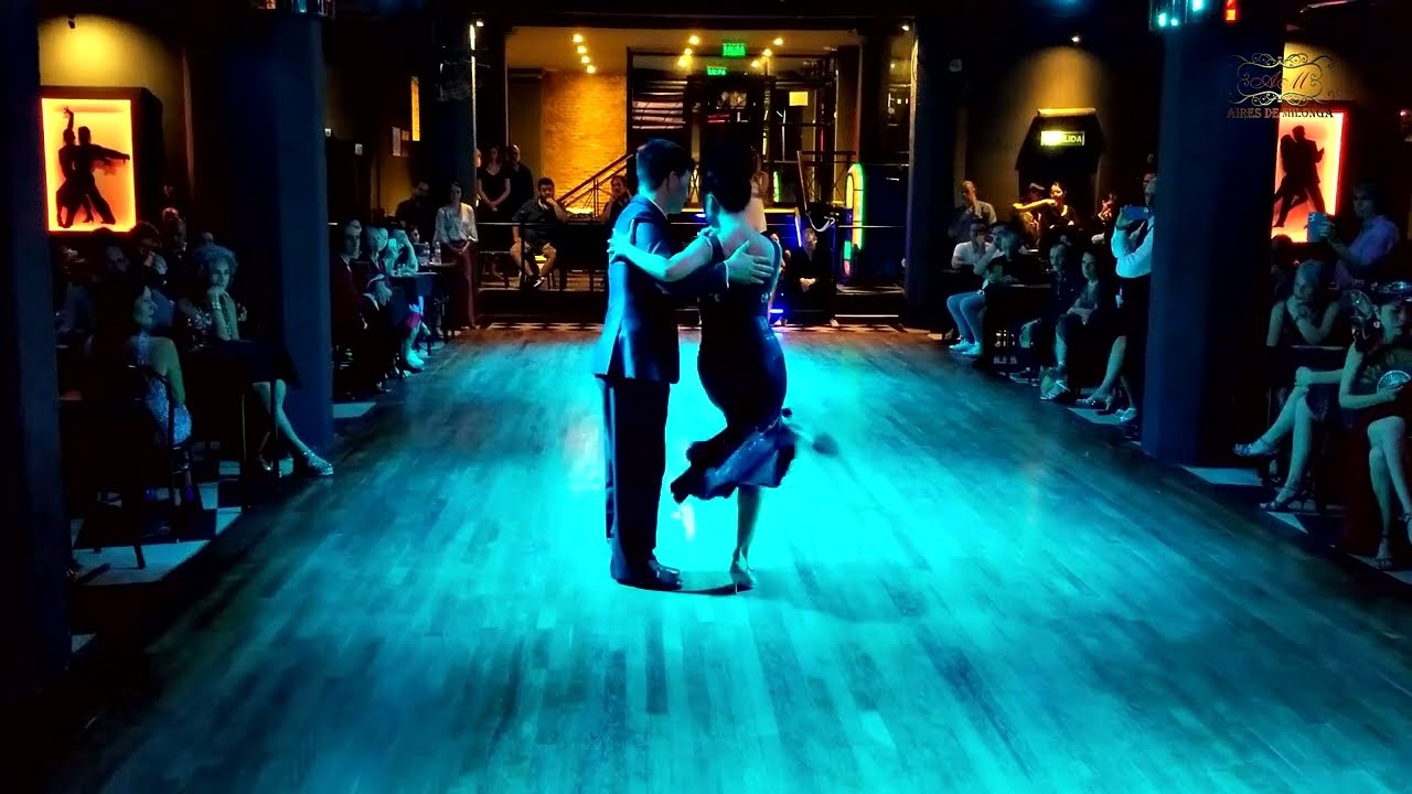 Hermosa exhibición de Angela Melendez y David Mateu, Parakultural milonga, salón Marabu
