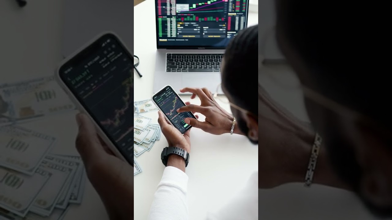 Free Footage Stock Market Investing 4K - Vertical