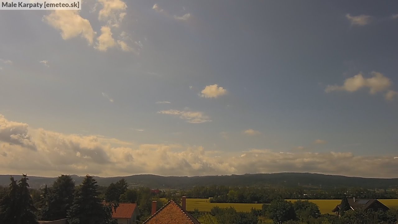 Live webcam view of Panorama de los Pequeños Cárpatos