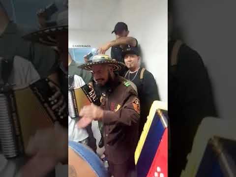 santa fe klan con sonido La cumbita en backstage león GTO