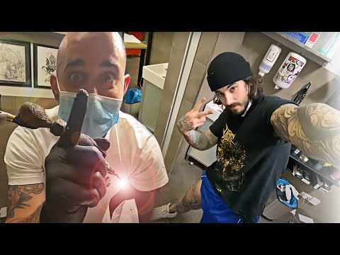 2 hombres 1 máquina de hacer tatuajes 💉🥵
