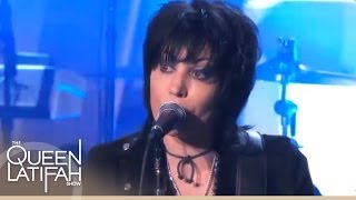 Joan Jett Performs &quot;I Hate Myself for Loving You&quot;