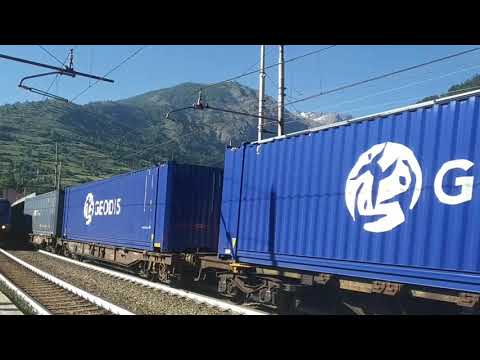 TRENO in transito alla stazione di Bardonecchia regionale vivalto