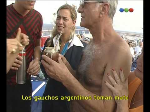 Italia- Marley y Georgina  le hacen probar mates a turistas - Por el mundo