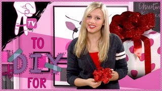 How to Wrap A Christmas Gift for your BFF - 2 DIY For Ep. 1