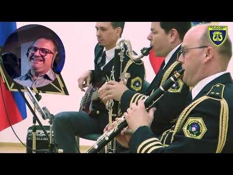 Pegasto dekle, Policijski orkester