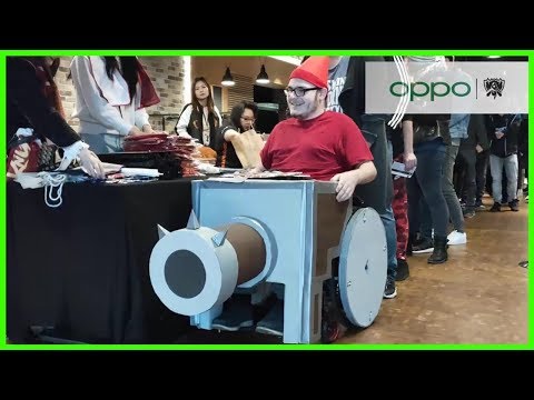 Cannon Minion Cosplay @ Worlds 2019! - Best of LoL Streams #671