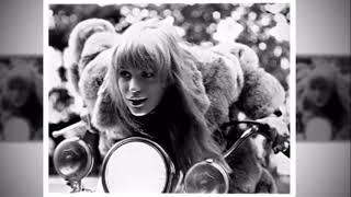 Marianne Faithfull - Over Here (No Time For Justice)