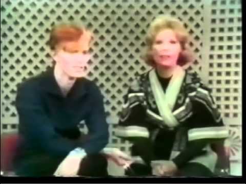 David Bowie about Bryan Ferry - Rare  - 1975.mov