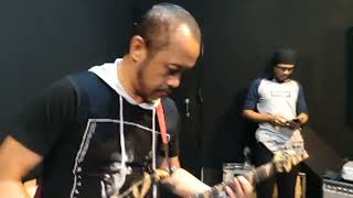 Download lagu Suasana PAS BAND saat latihan di dalam Studio, berasa kaya lagi nonton live Konser #pasband #jengah mp3