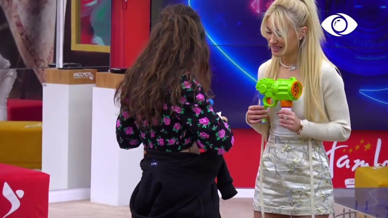 Loja Hamleys/ Banorët gjejnë lodrat dhe përgjigjen saktë, përveç…