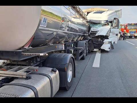 Schwerer LKW-Unfall auf A1 bei Elsdorf und Bockel