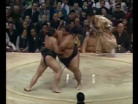 Chiyonofuji vs. Konishiki,  Kyushu Basho, 1989