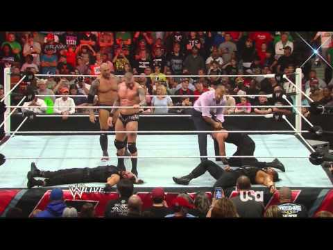 WWE: Evolution Returns: First entrance - RAW 4/14/14