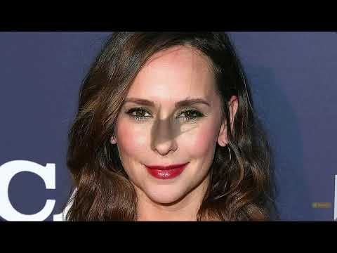 Jennifer Love Hewitt Shines Radiating Confidence at 46
