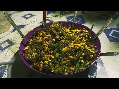 Larva de Hornet Cozida e Comida com 🍷