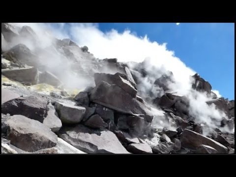 El volcán Sabancaya entró en erupción