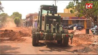 Bobo-Dioulasso : des opérateurs économiques participent au bitumage des routes de leurs quartiers