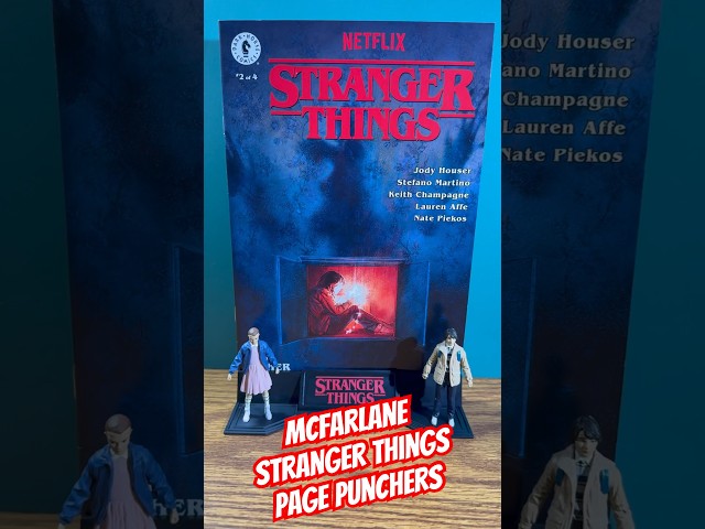 Vídeo relacionado con McFarlane Toys - Stranger Things Page Punchers, 2 Unidades, Figuras de acción de Eleven y Mike Wheeler de 3 Pulgadas con cómic