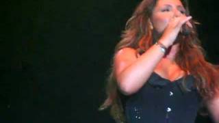 Helena Paparizou - Den Allazo &amp; Se Pion Na Miliso (Ofrynio Beach, Summer tour 31/7/2010)