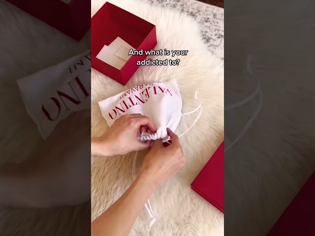 Vídeo relacionado con Valentino cinturón Glow Belt W115 Bianco/Oro blanco recortable