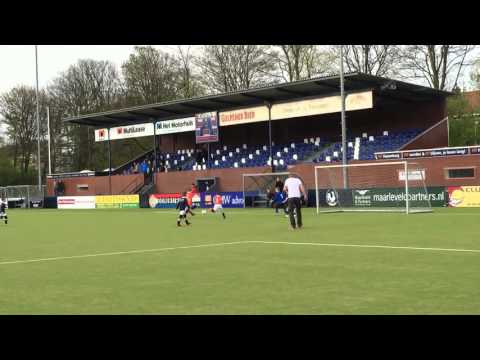 Thomas scoort met links