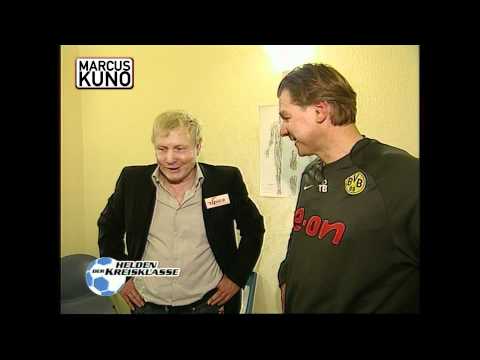 Marcus Kuno bei Orthomed Manni überrascht ihn mit Teddy de Beer Helden der Kreisklasse