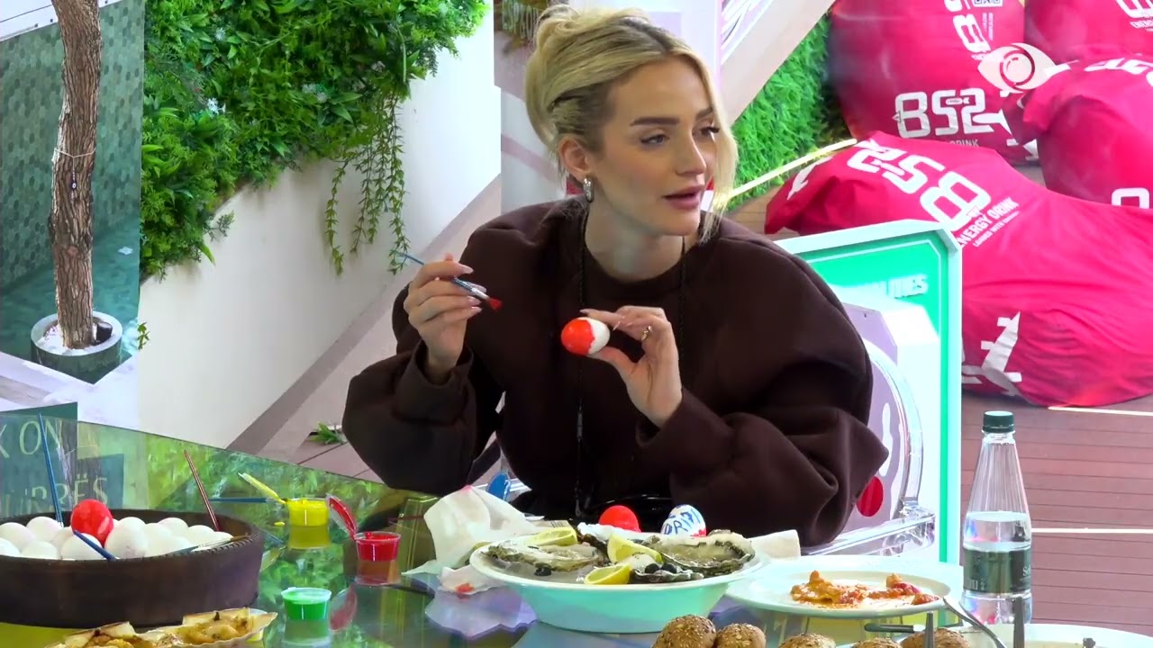 Selin pikturon vezët dhe shkruan emrat e disa prej banorëve