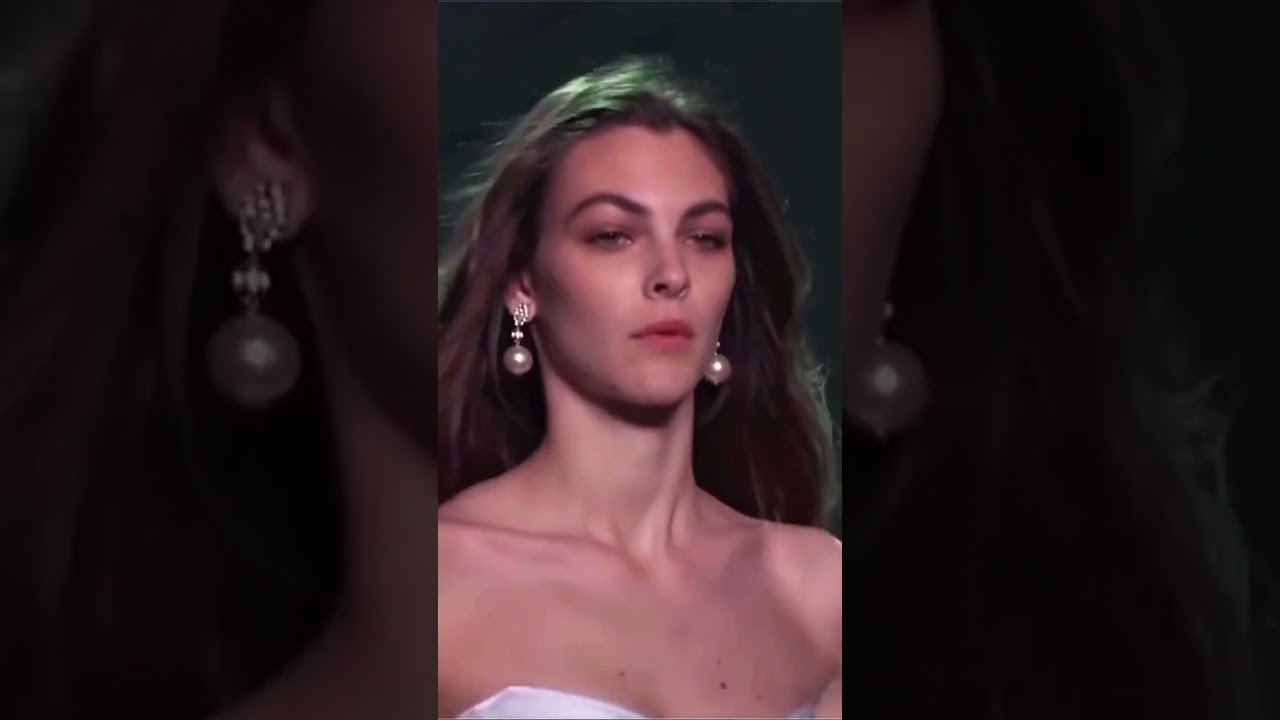 #vittoriaceretti best for Alexandre Vauthier🤍#runway #fashion #shortsviral #foryou #feed #ytshorts