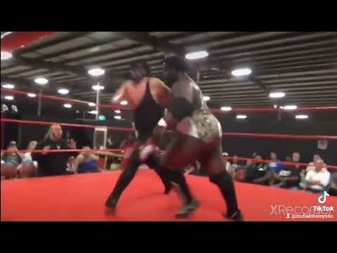 Some big man Lucha from TPI 2017 vs Calvin Tankman at IWA Midsouth