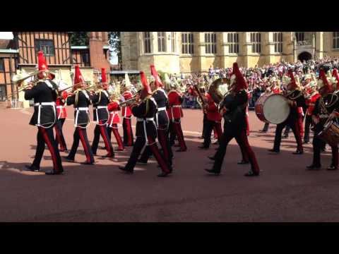 Changing Guard, Windsor Castle 06/07/16 (British Grenadiers March)