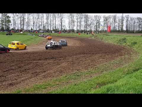 Tachtig auto’s 2,5 uur in de baan tijdens ‘Polderronde’ in Biddinghuizen Tachtig auto’s 2,5 uur in de baan tijdens ‘Polderronde’ in Biddinghuizen