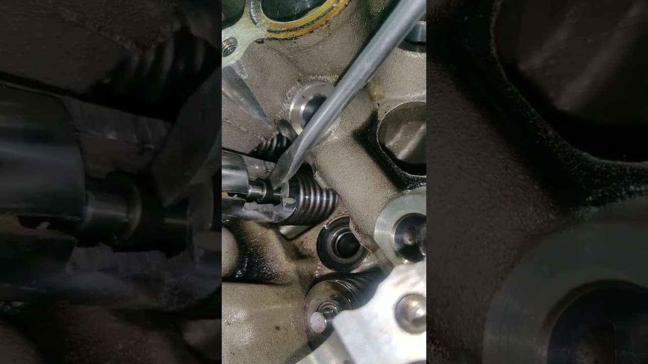 Valve keeper installation #mechanic #tips