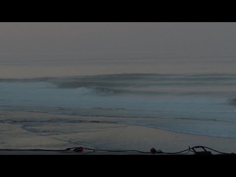 THIS IS BIG WAVE EARLY MORNING, FREE SURF ARE HAPPY SURF HERE ULUWATU BALI