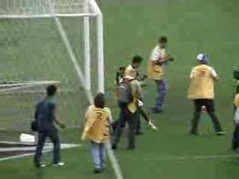 Leandro Comemora com a Torcida