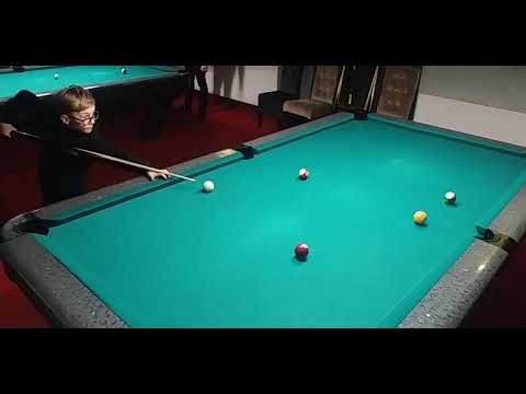 10 latek gra w bilard pierwsze uderzenia udany debiut 👏😳😁