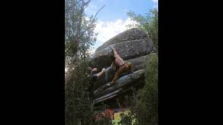 Video thumbnail of La vida es boulder, 7a. La Comarca