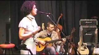 UNA MUJER by Laura Lopez Castro y Don Philippe (live 2005)