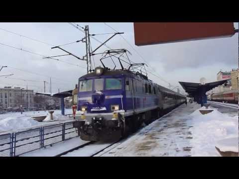 EU07-380 z TLK "Kinga" relacji: Warszawa Zach. - Kraków Pł. odjeżdża ze st. Kielce