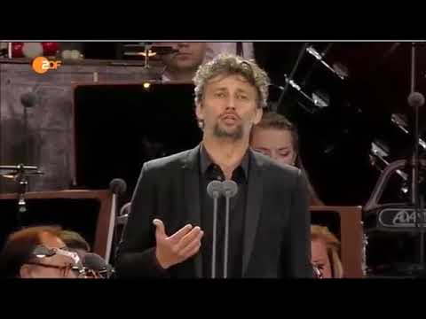 FAMOUS TENOR = BIG VOICE?