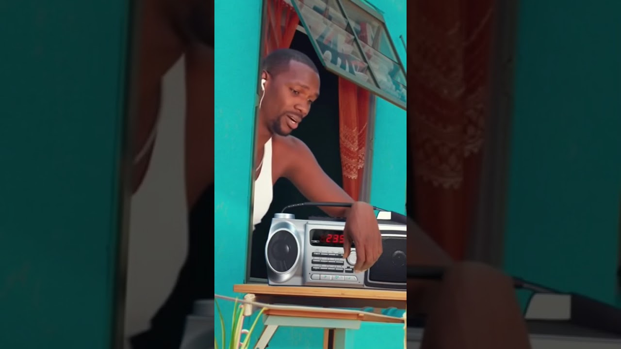 Pa ouvri radyo pou w deranje lòt moun.