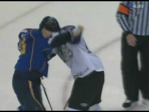 Brad Richardson vs Dan Hinote